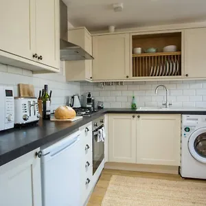  Apartment Quiet Close To Quays/docks